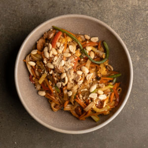 Лапша пшеничная с курицей в соусе Пад Тай   480 гр