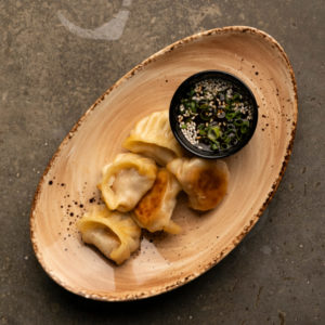 Гедза с лососем и  соусом лемонграсс 170 гр