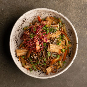 Лапша гречневая с овощами и спаржей в соусе Чар Сью   450 гр