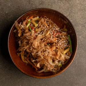 Лапша фунчоза с морским окунем в устричном соусе   420 гр