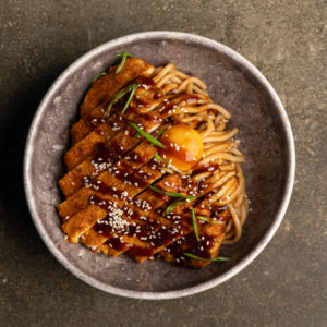 Лапша тонкацу с цыпленком 420 гр